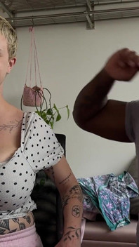 Urmărind filmele noastre porno, partea 1 - Lola Milk X Axel Reigns