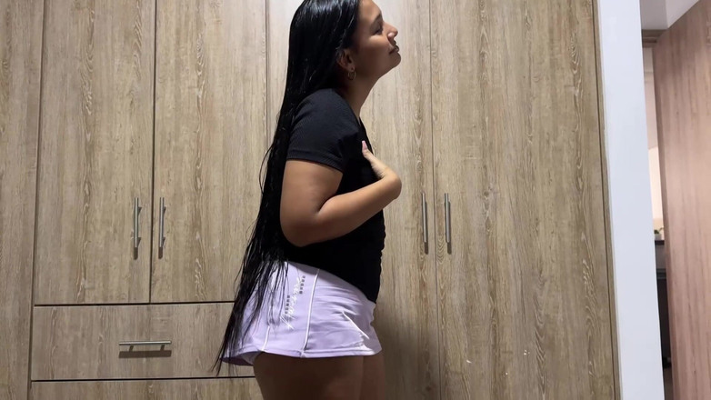 EMY_AND_JONH: Stiefschwester bittet um den Gefallen, dass sie ihre Übungen für Tiktok...