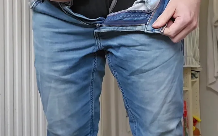 GerMANpiss: Piss and Cum in Bathroom