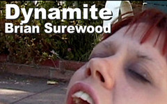 Edge Interactive Publishing: Dynamite & Brian Surewood sání obličeje u bazénu