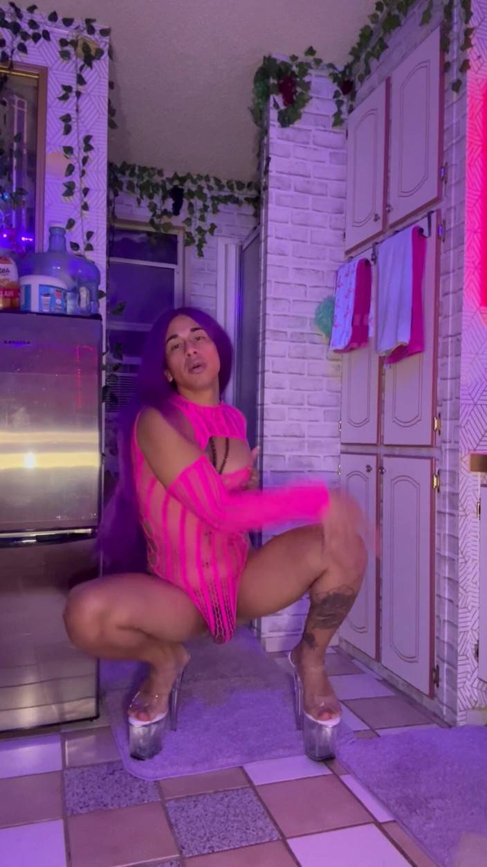 TSJade95: Strawberry Shortcake Dans cu striptease