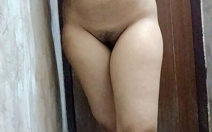 Riya Thakur: Ung college flicka första gången visar navel och anal