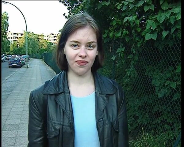 YOUR FIRST PORN: Schulmaedchen sophie Zeigt muschi सॉफ़्टक्लिप छात्रा Sophie चूत सॉफ्ट क्लिप दिखाती है