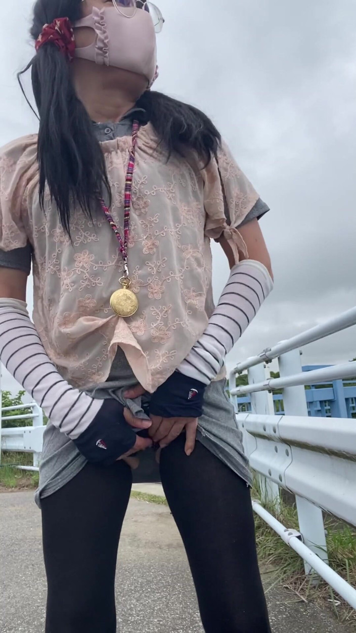 megu2002: No. 258: a Walk in the Sun Wearing Open-crotch Pants