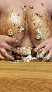 Jag krossar chokladpralin med mina bröst del 2
