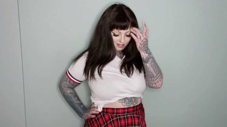 Miss Valentina: Üniversiteli zorba aşağılama