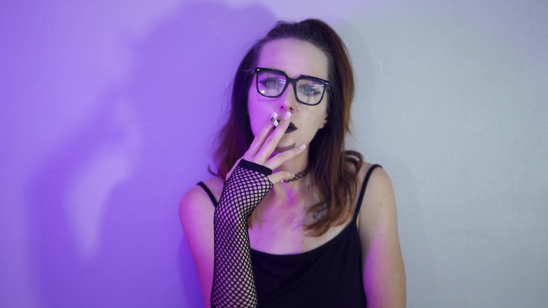 Alicia Robertz: Got dziewczyna pali w kabaretkach