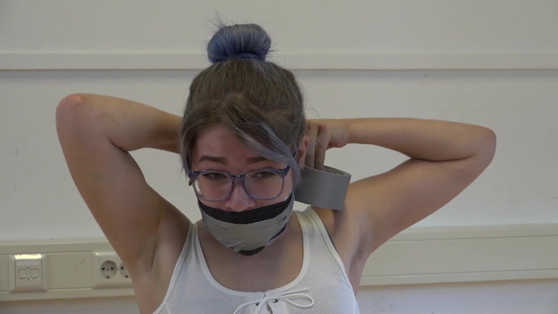 Restricting Ropes: Würgt sich mit socken aus nächster nähe