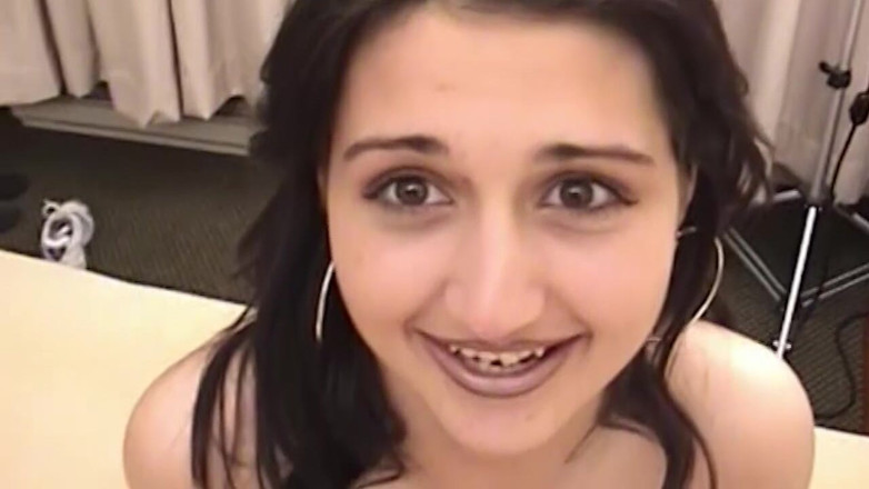 Bangora amateur club: Morena chupa pau profundo e leva facial