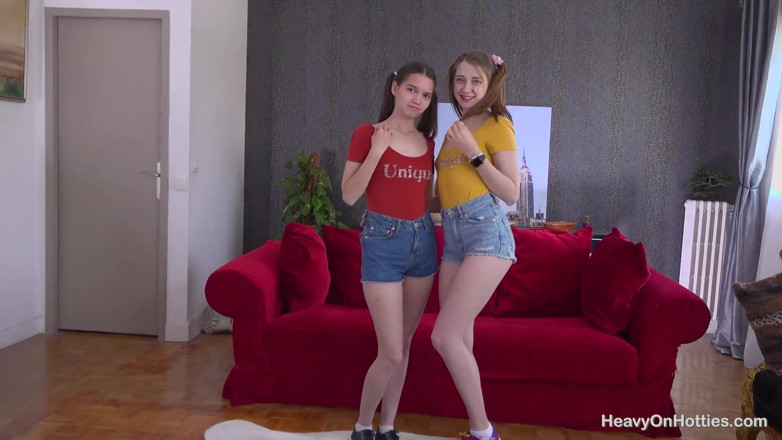 Heavy on Hotties: Skinny teenies shocking threesome with cel