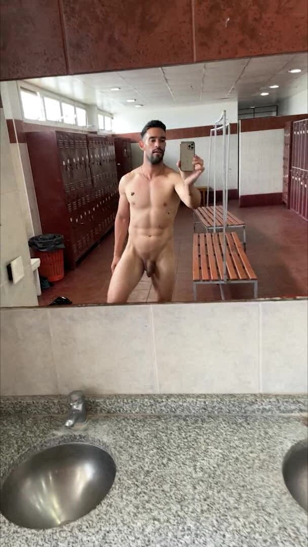 Paul Williams: Berjalan telanjang melalui ruang ganti gym