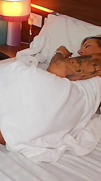 Catalina ft si tante seksi rambut pendek lagi asik jilat kaki