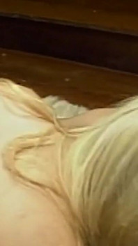 Blonde MILF reitet leidenschaftlich auf dickem schwanz