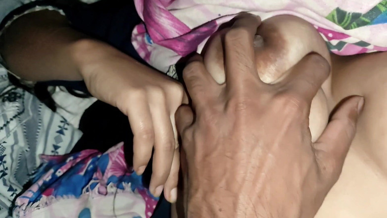 Indian Teen Girl's: Indická 18letá dívka a chlapec velký neobřezaný penis a velká prsa