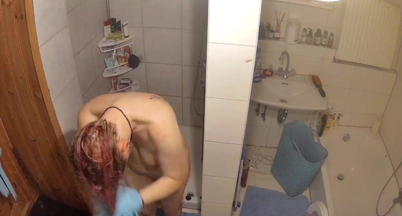 KittieNoOne: Beccato a farsi la doccia