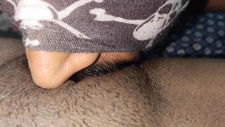 Riya darling: Seksi karımı ıslak kıllı amcığını ve göt deliğini yalıyorum