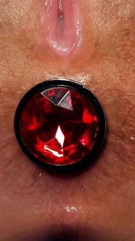 Lala Licious - Ruby Red Left My Asshole Prosí o více