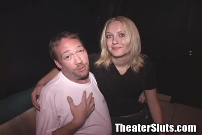 Theater Sluts: Blonďatá gangfuck porno divadelní párty kočička!