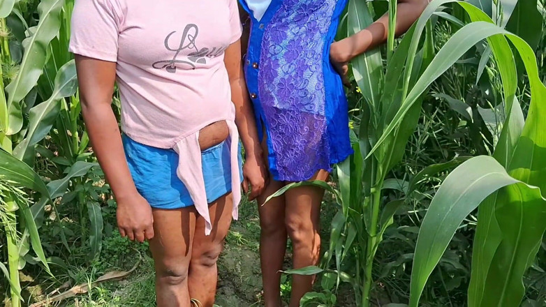 Desi step mom: Une femme sexy, nouveau, se fait baiser dans la nature,...