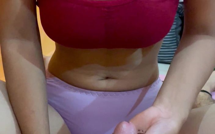 Riya mickey: Riya, copine indienne, me masse la bite