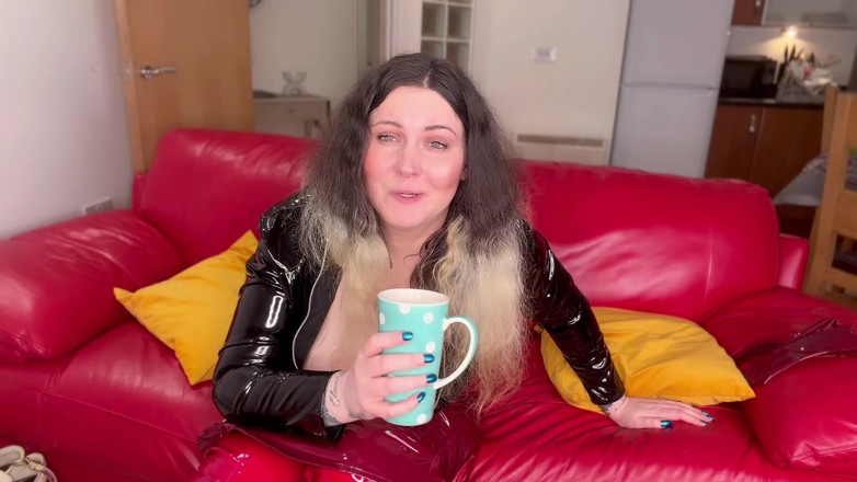 MissFFW: Госпожа-подруга игнорирует фетиш блузку