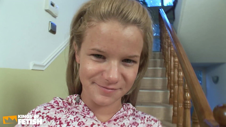 Kings Of Fetish: La teen bionda si fa leccare il cespuglio e trapanare...