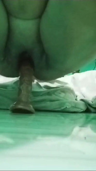 แม่น่าเย็ดฟิลิปปินส์เซ็กซี่ขี่ควยและเด้งบนดิลโด้
