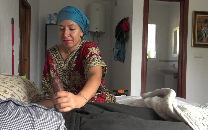 Souzan Halabi: Cleaning Cheats with Black Tourist in Hotel in Istanbul