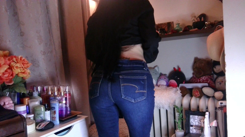 Raven Willow: Il mio culo sembra buono in jeans