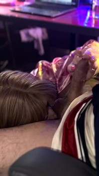 สองมือเย็ดสุดยอดและแตกคาปากใหญ่