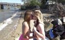 Real Amateur Sluts: Kloe en Jenna zoenen op het strand!