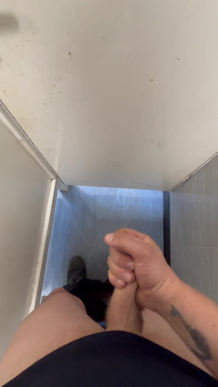 Jeffry: In der toilette wichsen