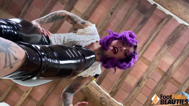 Foot Fetish HD: Purple chick Lavey steps on her little toy