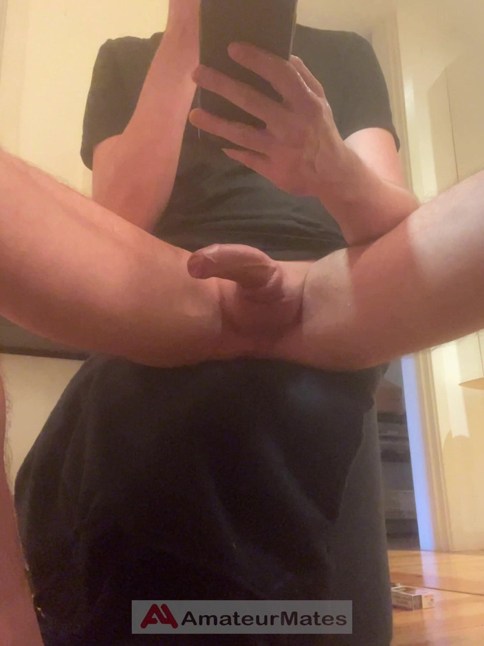 AmateurBoysPissing: Ev arkadaşım derlemesinde pornoda mastürbasyon yapıyor ve boşalıyor