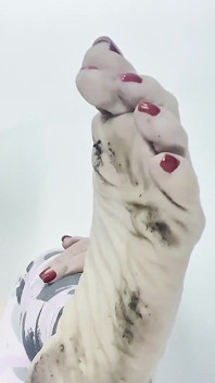 Empress Bella in Foot Humiliation
