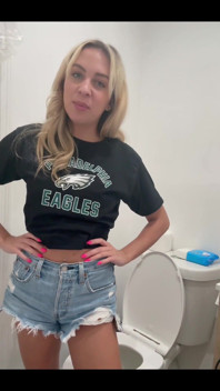 Basic Little Toilet Pee!!