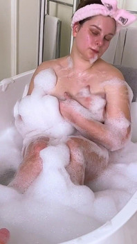 Amateur Wife Home Alone Enjoying Her Bathtime