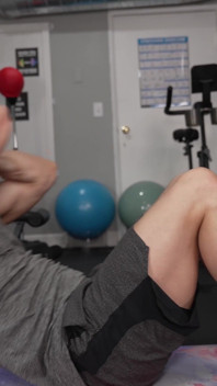 Toned babe bierze niechlujną twarz z siłowni hunk