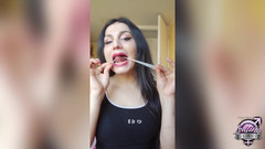 Nikki Montero lesbian life: 变态变性青少年canela喜欢一边撸管一边舔避孕套中的精液并高潮