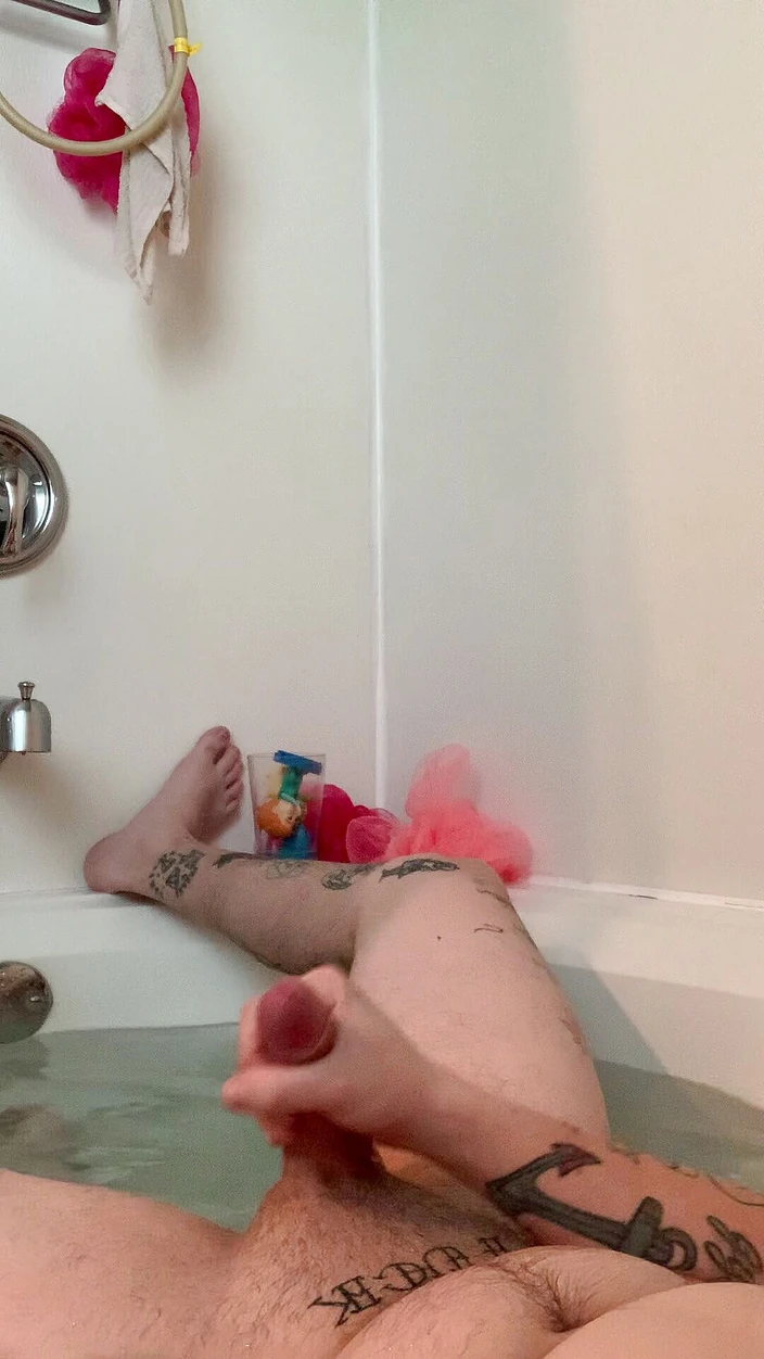 Ryan Thomas: Big cock shoots thick load