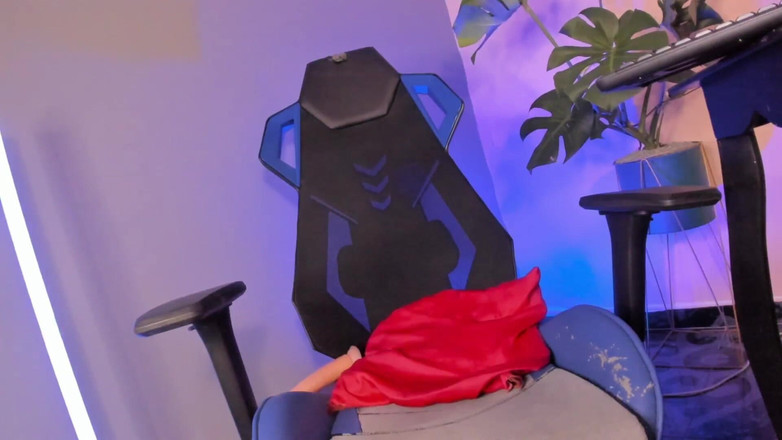 Bella Duval: Piedi Sudati in Nylon E Palle Che Pendono per Passare...