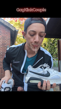 Sharing Nike Air Max Sneaker 4