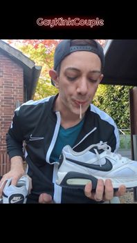 Sharing Nike Air Max Sneaker 4