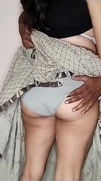 L'amica della ragazza ha detto prima di leccare il mio scivolo, poi ha cavalcato il mio grosso cazzo