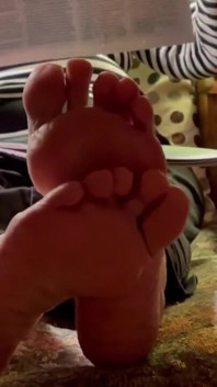 Stepmom Shows Candid Soles Ignores Me