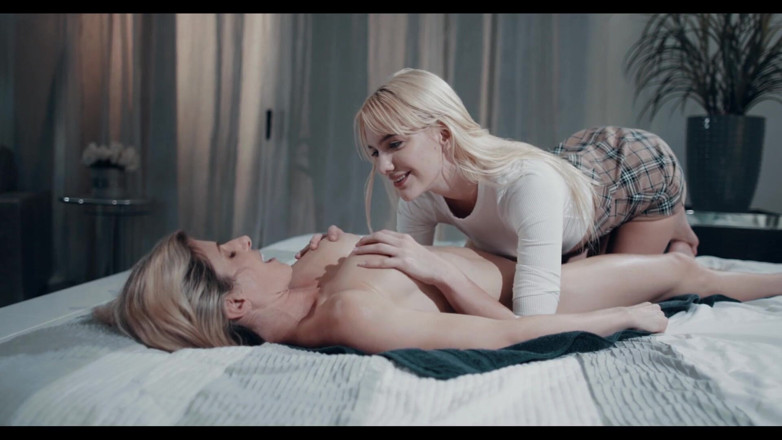 SweetheartVideo: Lesbisk Adv. Äldre kvinnor yngre Women14_scene 1_young fitta Play.mp4