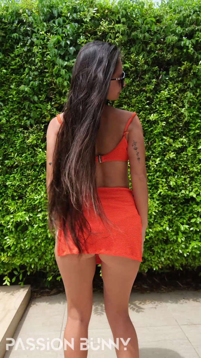PassionBunny: Bikini arancione esibizionismo - sexy vibrazioni pubbliche