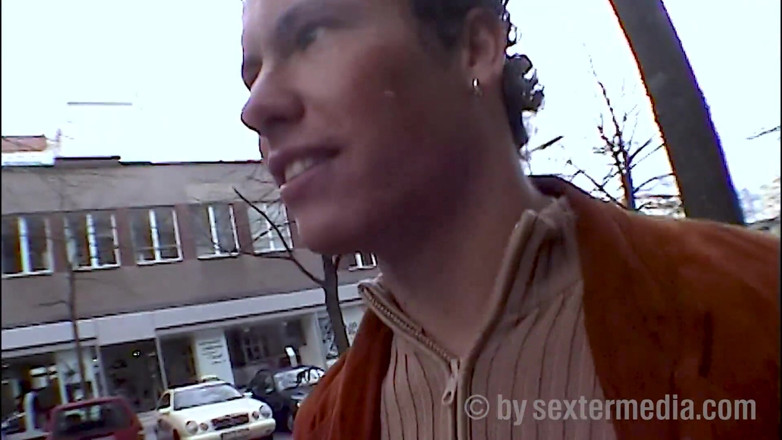 Petty by Sextermedia: Une MILF aux seins veut du sexe anal