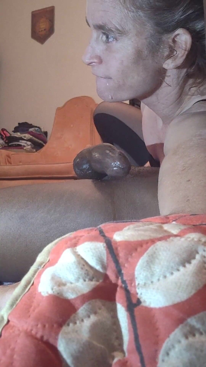 SuzySwallows_xXx: Ma femme avale lentement un couple, elle n’a pas envie...