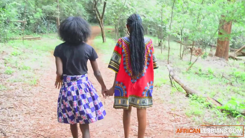 African Lesbians: Amadoras africanas negras lésbicas comendo buceta e esguichando!